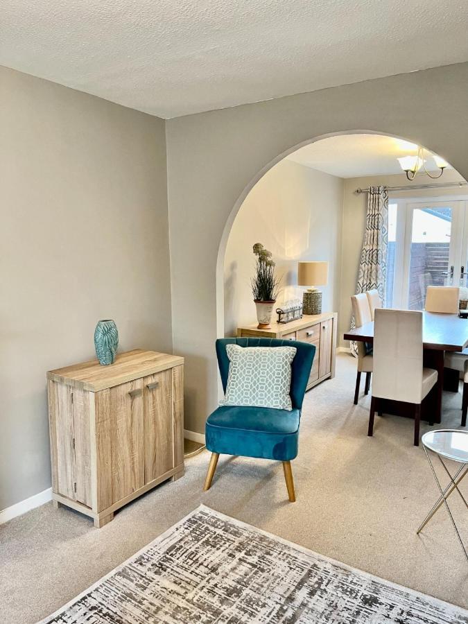 Canada House - Sleeps 6 -3 King Or 6 Single Ideal For Contractors Warrington Bagian luar foto