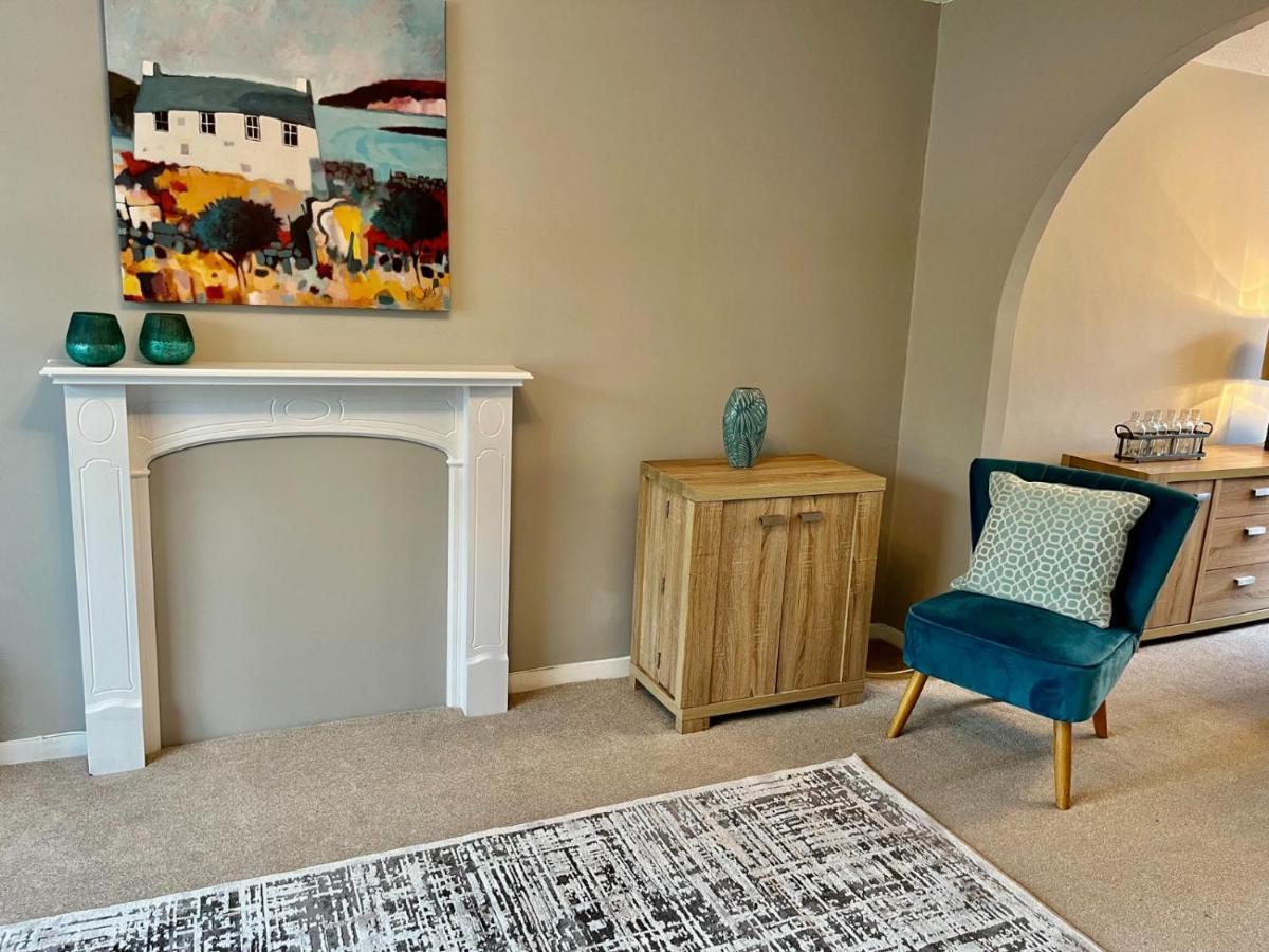 Canada House - Sleeps 6 -3 King Or 6 Single Ideal For Contractors Warrington Bagian luar foto